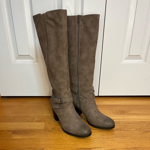 SOUL Naturalizer Taupe Heeled Boots - Picture 1 of 5